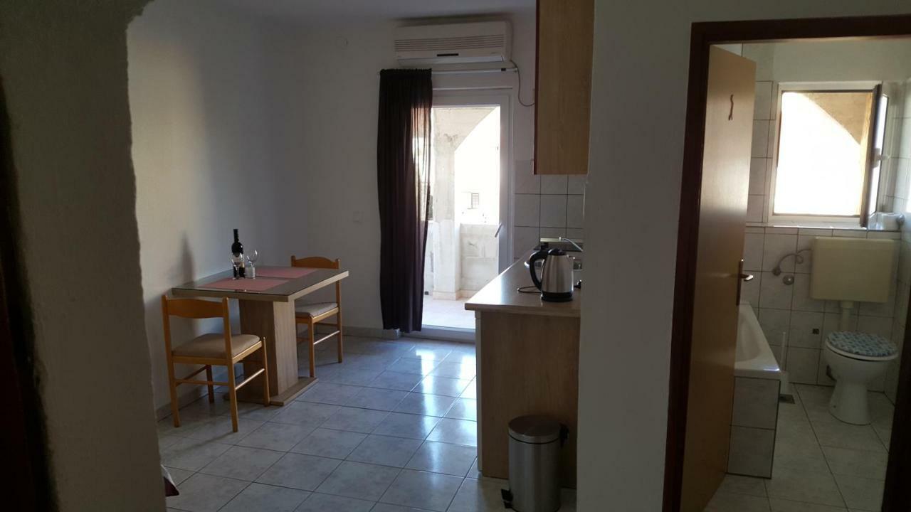 Apartman Luka Lägenhet Vodice Exteriör bild