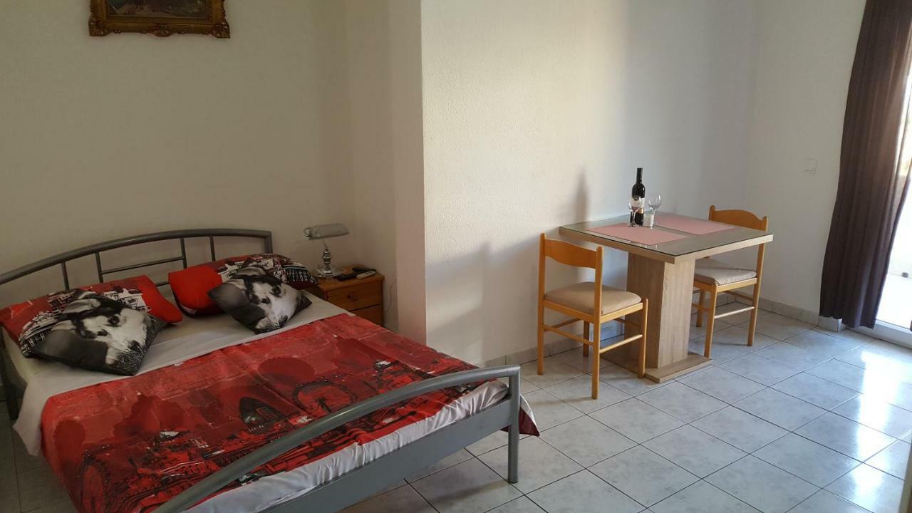 Apartman Luka Lägenhet Vodice Exteriör bild