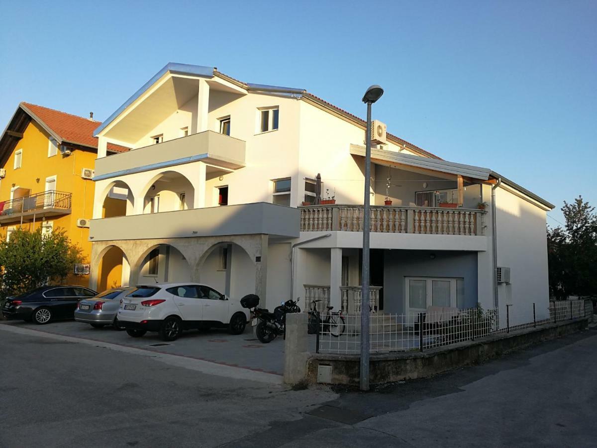 Apartman Luka Lägenhet Vodice Exteriör bild